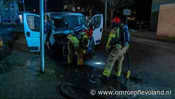 Zeewolde - Bestelbus deels uitgebrand in Zeewolde