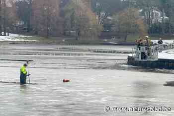 Landmeter komt tijdens metingen vast te zitten in modder, brandweer moet hem redden
