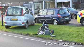 Vrouw met kinderwagen aangereden door auto