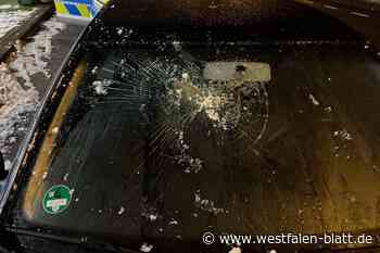 Eisblock von Uni-Brücke in Windschutzscheibe geworfen