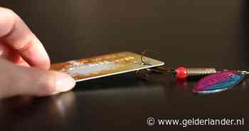 Hij doet zich voor als medewerker van de bank en licht ouderen op brute wijze op: ‘Vroeger nare ervaringen gehad met mijn oma’