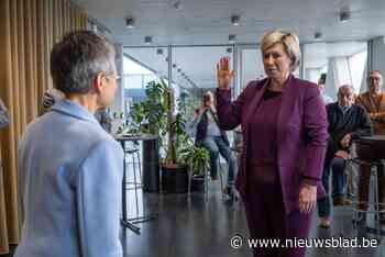 Tine Gielis legt voor vierde keer eed af: “Gouverneur maakte er nog rake opmerking over”