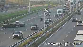 Aanhanger met hout kantelt op A58: uur vertraging