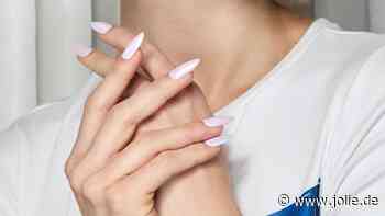 Keine andere Nagelfarbe schmeichelt Händen so sehr wie Puderrosa