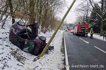 Bielefeld: Junge Autofahrerin kracht in Graben