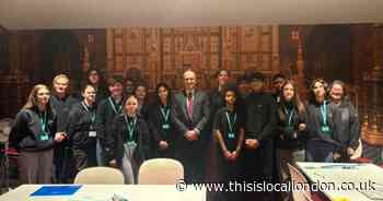 Youth councillors meet with Epping MP in Parliament to discuss vaping