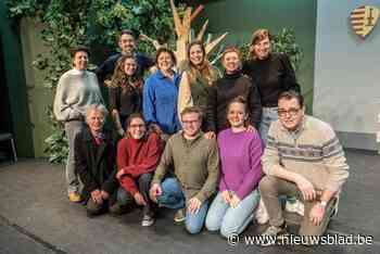 Kersvers schepen Cardoen staat met cultuurvereniging Volksvermaak op de planken: “Combinatie is niet eenvoudig”