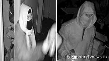 2 suspects wanted after Markham business vandalized and tagged with antisemitic graffiti during robbery: police