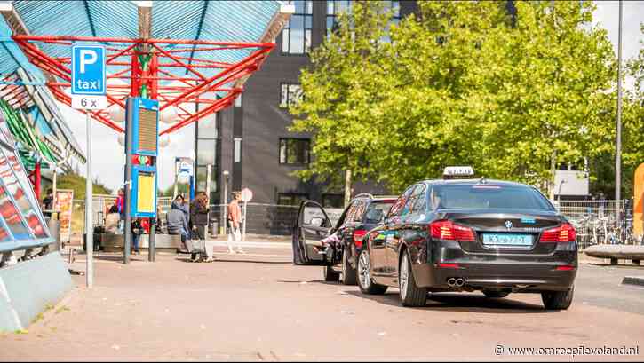 Lelystad - Taxiplaatsen bij station Lelystad verplaatsen naar kant rechtbank