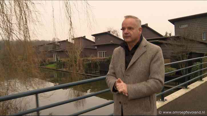 Almere - TV-makelaar uit 'Kopen zonder Kijken' vertrekt uit Almere