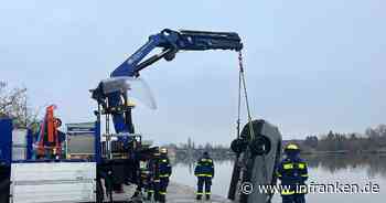 Kitzingen: Auto rutscht in Main - aufwendige Bergung mit Kran und Tauchern