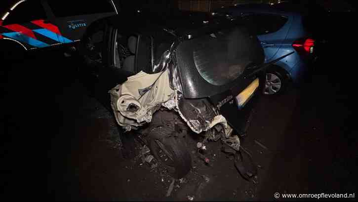 Almere - Auto total loss door explosie in Almere Buiten