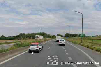Brandweerman mag blijven rijden met pompwagen ondanks rijden op pechstrook: “Door zijn beroep zou hij moeten weten hoe belangrijk een pechstrook kan zijn”