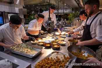 Studenten Nova College hotelmanagement serveren 'Ons menu'