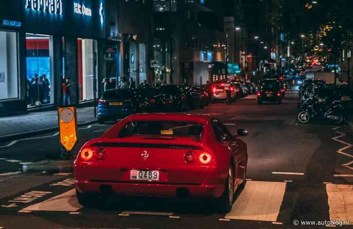 Wandelen met reflecterende kleding in het donker is onveilig!