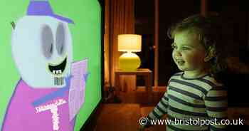 Eye doctor reveals exact age parents should start letting children use screens