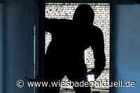 Dösende Bewohnerin von Einbrecher aufgeweckt