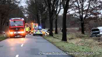 Schwerer Unfall im Kreis Gifhorn: Autofahrer muss ins Krankenhaus