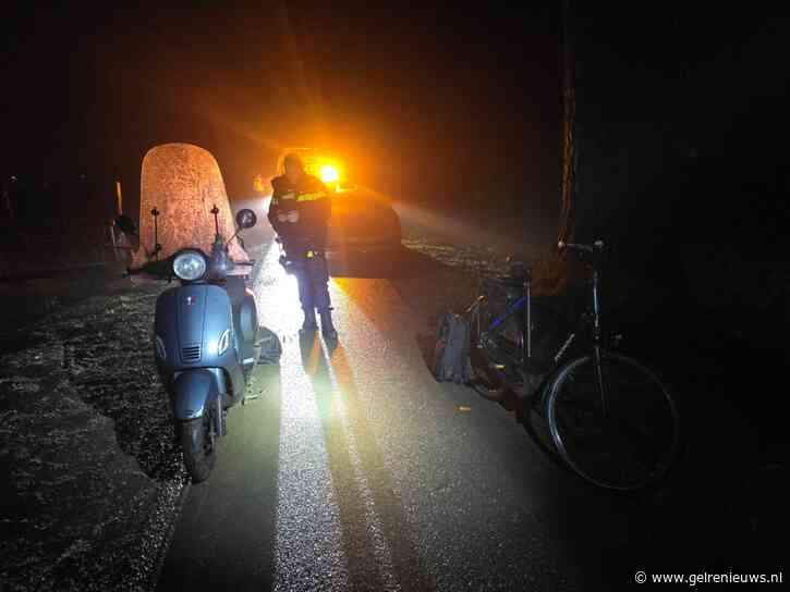 Fietser laat scooterrijdster gewond achter na val door uitwijken