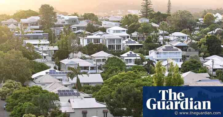 Middle-income Australians experiencing rental stress with a third of pay spent on housing, report shows