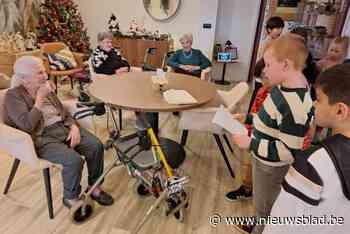 Leerlingen vergasten bejaarden op nieuwjaarswensen