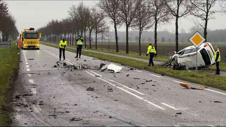 Biddinghuizen - Dodelijk slachtoffer bij ongeluk met auto en vrachtwagen in Biddinghuizen