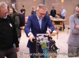 Minister en staatssecretaris bezoeken techniekstudenten Alfa-college