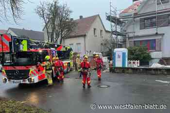 Dachdecker stürzt auf Gerüst
