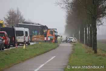 Dodelijk slachtoffer bij ongeluk met auto en vrachtwagen in Biddinghuizen