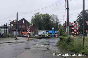 Politie betrapt opnieuw voetgangers, fietsers en autobestuurders die spoorweg oversteken wanneer het niet mag