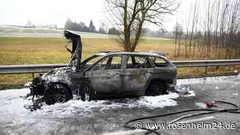 BMW geht bei Velden (Vils) im Landkreis Landshut in Flammen auf