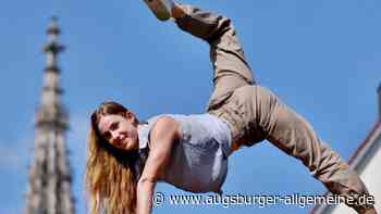 Artistin Lea Toran Jenner tritt beim Zirkusfestival in Monte Carlo auf