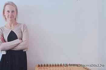 Elena Cuypers leerde citer spelen bij Zusters Clarissen Stabroek en promoot nu vergeten volksinstrument