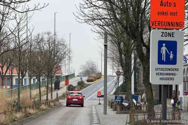 Nieuw bestuur voert meteen ingrijpende maatregel in om mobiliteit te verbeteren: “Tijdelijke verkeerslichten en gratis eerste bewonerskaart”