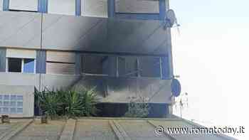 Corviale, ancora un incendio nel Serpentone: “È il terzo in un mese”