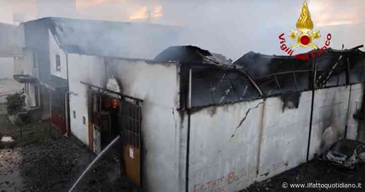 Vicenza, incendio distrugge un’azienda che trattava batterie. Esplosioni e denso fumo sulla zona, il sindaco: “Chiudete le finestre”