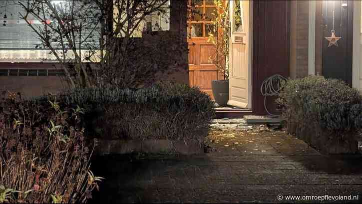 Almere - Bewoner verbaast en geschrokken na explosie in Almere Haven: "Misschien een vergissingsaanslag"