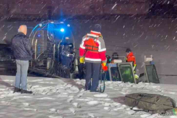 1 receiving life support after car plunges into Potomac River after crash at Arlington Memorial Bridge