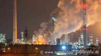 Mehrere Verletzte nach Großbrand in Öl-Raffinerie in Neustadt