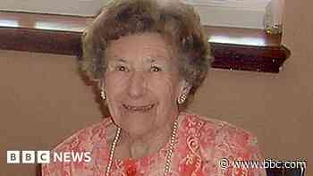 Widow 'grappled' with attacker, murder trial hears