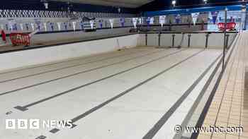 Pool operator apologises for ongoing closure