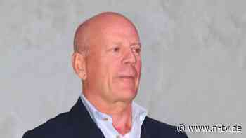 Seltener öffentlicher Auftritt: Kranker Bruce Willis dankt Brandhelfern persönlich