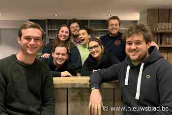 Vijf jaar (!) lang schreven Niels en Thomas aan eerste komedie ‘Van tafel en bed’: “Nu hopen dat de mensen lachen”