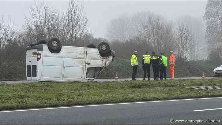Lelystad - Bestelbus op de kop langs Larserweg, bestuurder ongedeerd