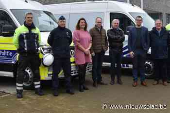 Politie Westkust breidt wagenpark uit nieuwe commandowagen en troepenwagen