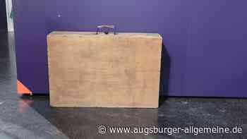 Ausstellungseröffnung im DZM: Ein Holzkoffer erinnert an die Schrecken der Zwangsarbeit