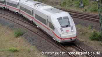 Mann klammert sich bei 282 Stundenkilometern außen am ICE fest