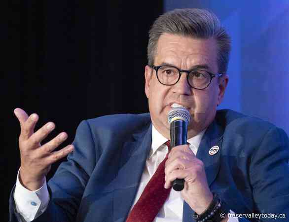 Former Montreal mayor Denis Coderre applies to enter Quebec Liberal leadership race