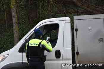 Vier bestuurders onder invloed en twee fikse boetes voor onwettig vervoer van pakjes