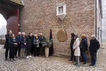 Gedenkplaat voor 124 gerenoveerde gebouwen in Openluchtmuseum Bokrijk